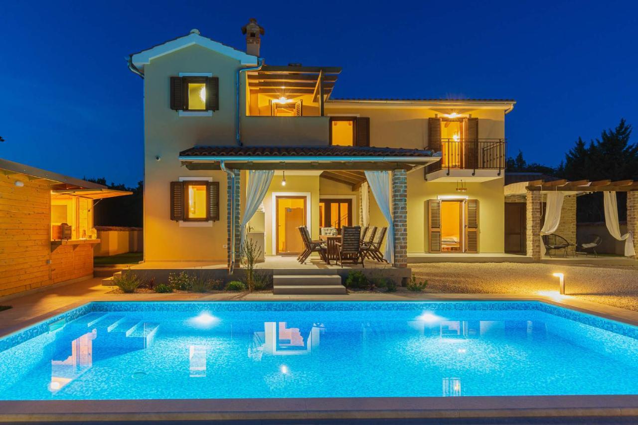 Butkovići Villa David - Luxurious Secluded Villa With A Heated Pool מראה חיצוני תמונה