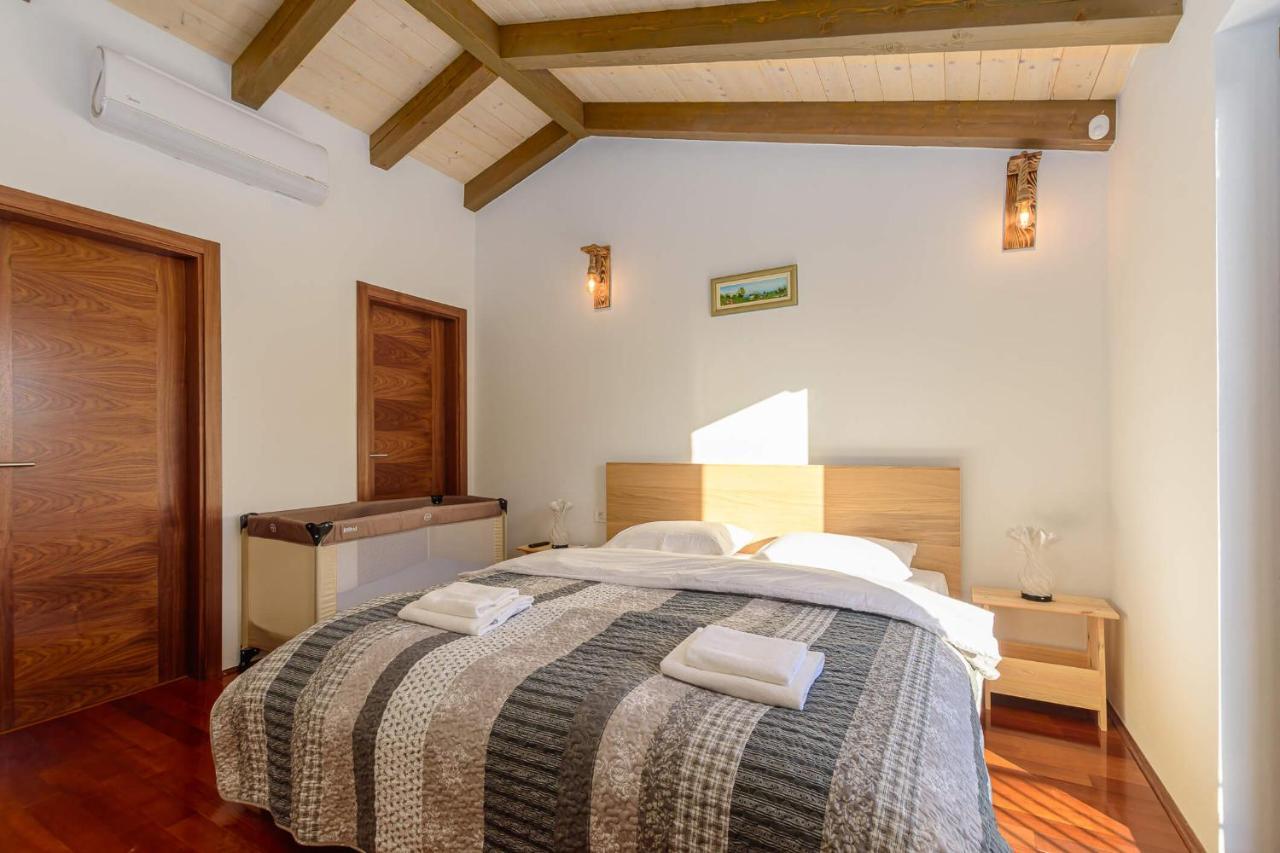 Butkovići Villa David - Luxurious Secluded Villa With A Heated Pool מראה חיצוני תמונה