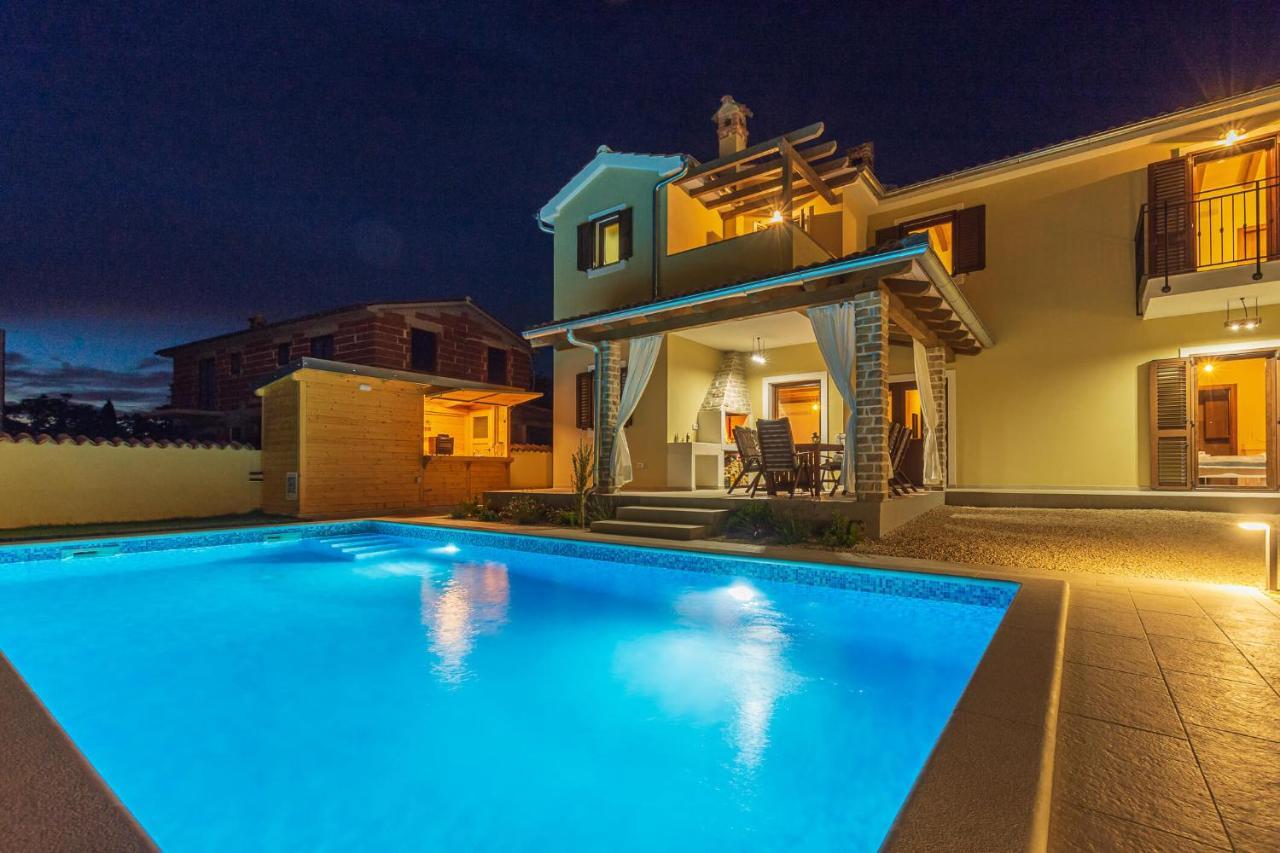 Butkovići Villa David - Luxurious Secluded Villa With A Heated Pool מראה חיצוני תמונה