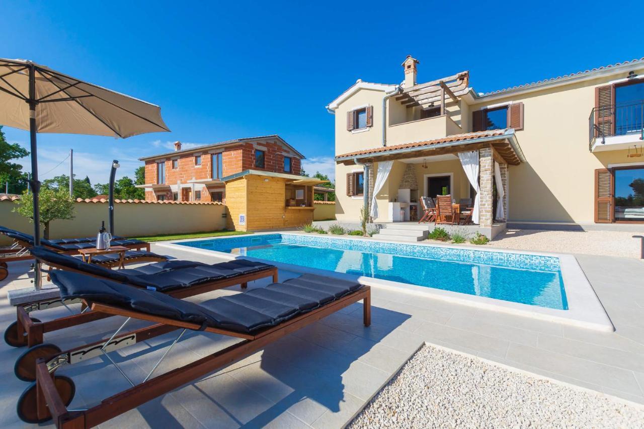 Butkovići Villa David - Luxurious Secluded Villa With A Heated Pool מראה חיצוני תמונה