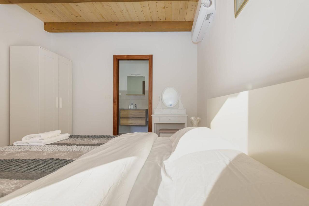 Butkovići Villa David - Luxurious Secluded Villa With A Heated Pool מראה חיצוני תמונה