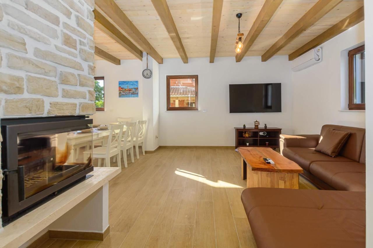 Butkovići Villa David - Luxurious Secluded Villa With A Heated Pool מראה חיצוני תמונה