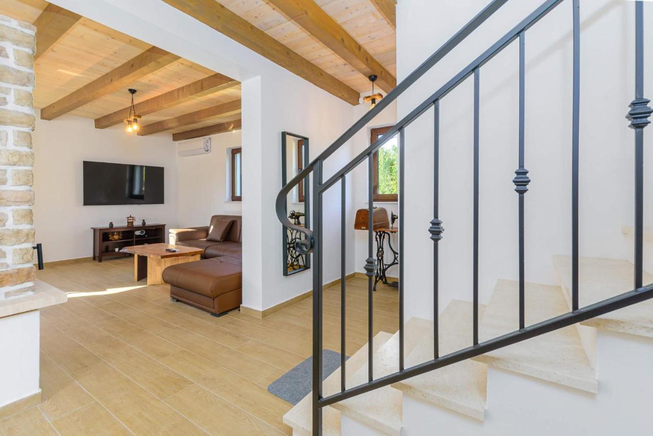 Butkovići Villa David - Luxurious Secluded Villa With A Heated Pool מראה חיצוני תמונה