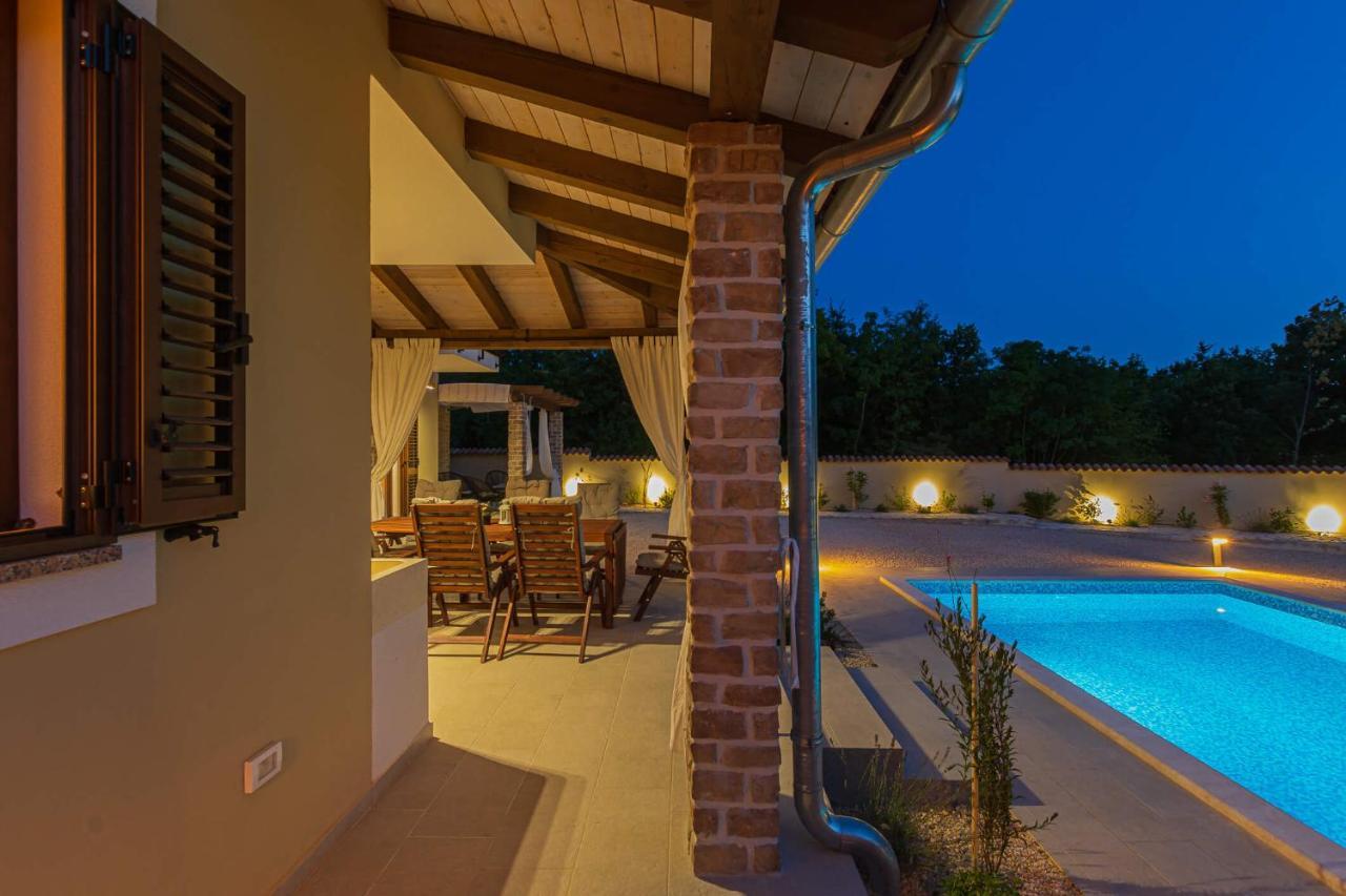 Butkovići Villa David - Luxurious Secluded Villa With A Heated Pool מראה חיצוני תמונה