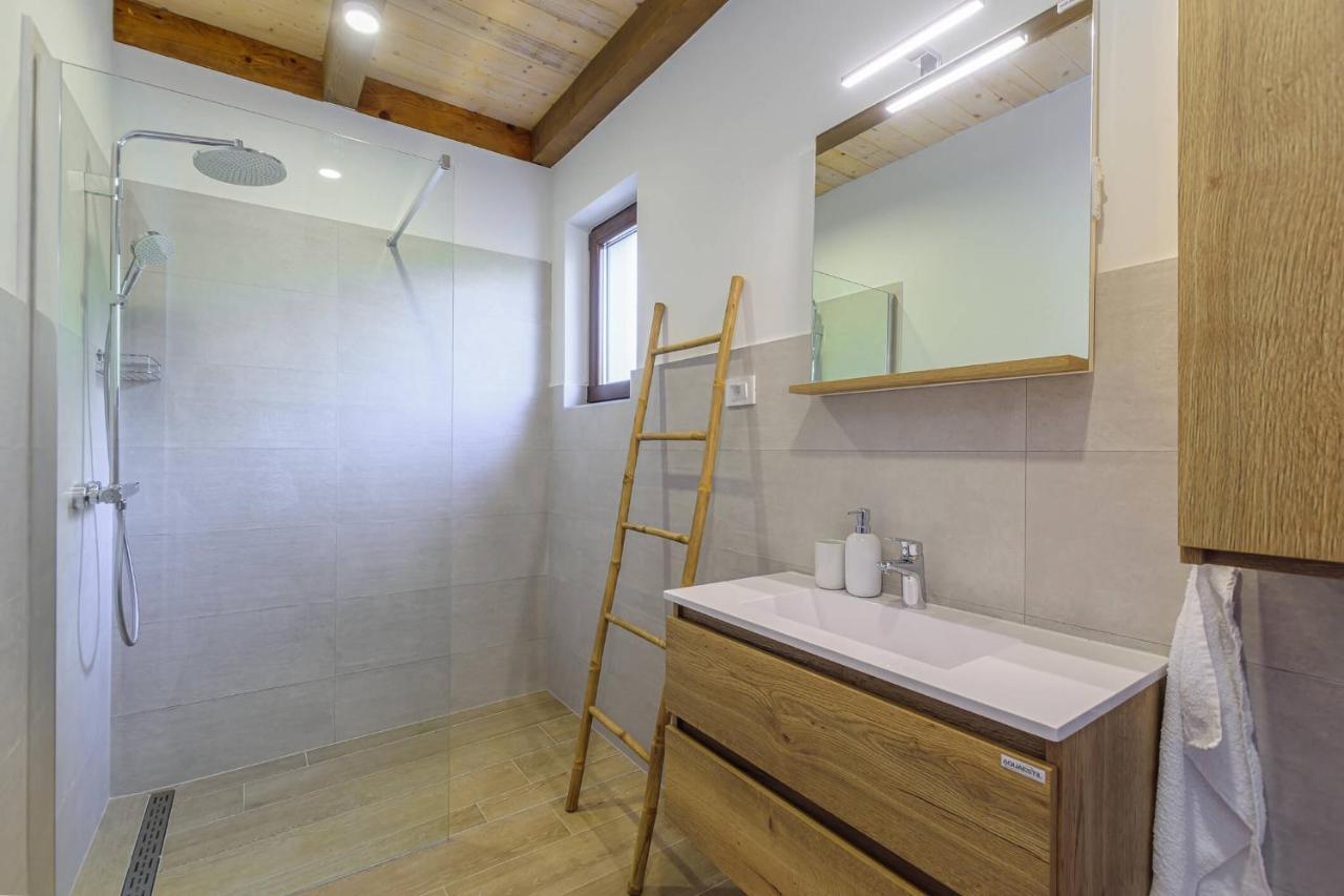 Butkovići Villa David - Luxurious Secluded Villa With A Heated Pool מראה חיצוני תמונה