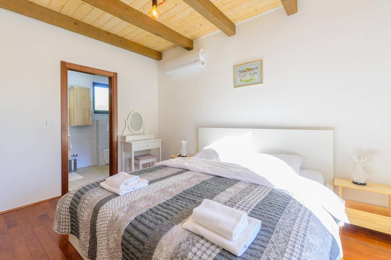 Butkovići Villa David - Luxurious Secluded Villa With A Heated Pool מראה חיצוני תמונה