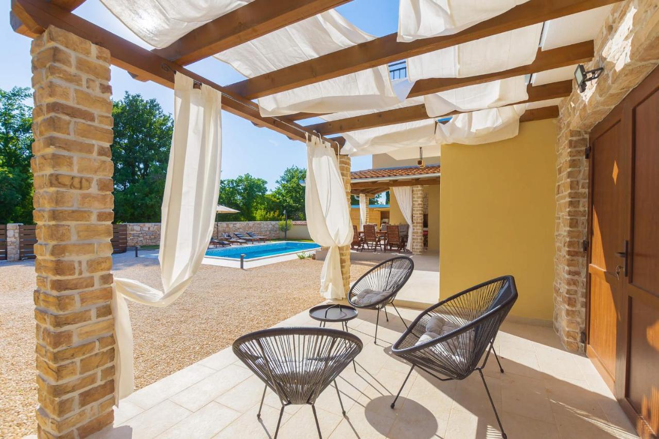 Butkovići Villa David - Luxurious Secluded Villa With A Heated Pool מראה חיצוני תמונה