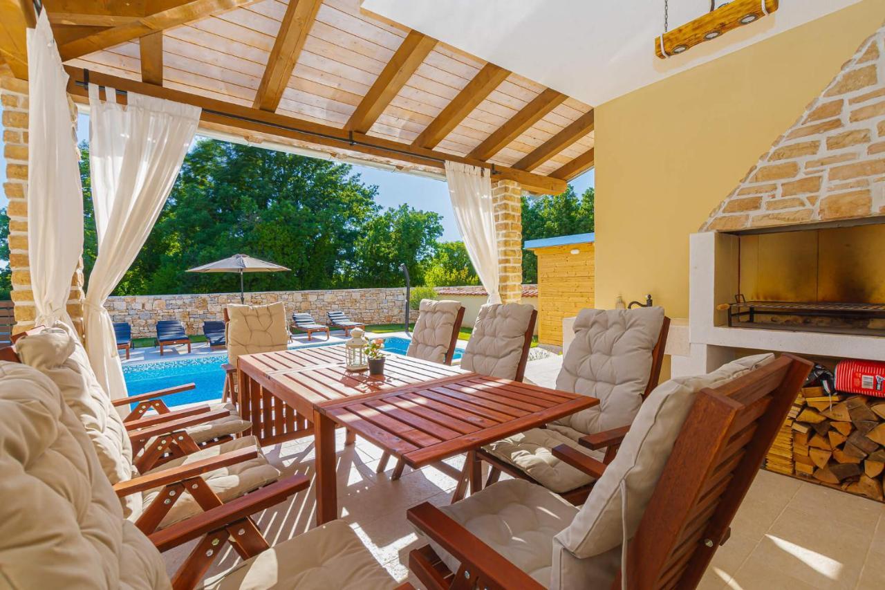Butkovići Villa David - Luxurious Secluded Villa With A Heated Pool מראה חיצוני תמונה