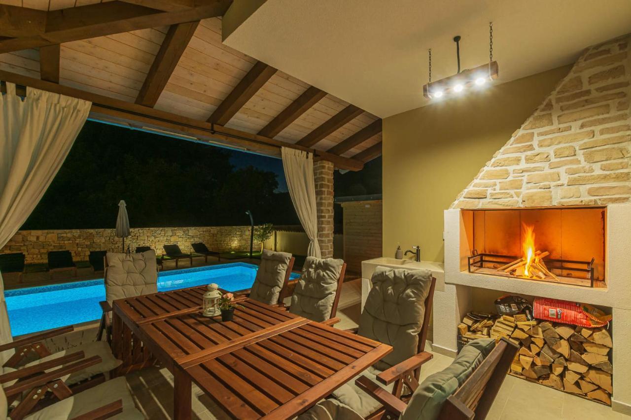 Butkovići Villa David - Luxurious Secluded Villa With A Heated Pool מראה חיצוני תמונה