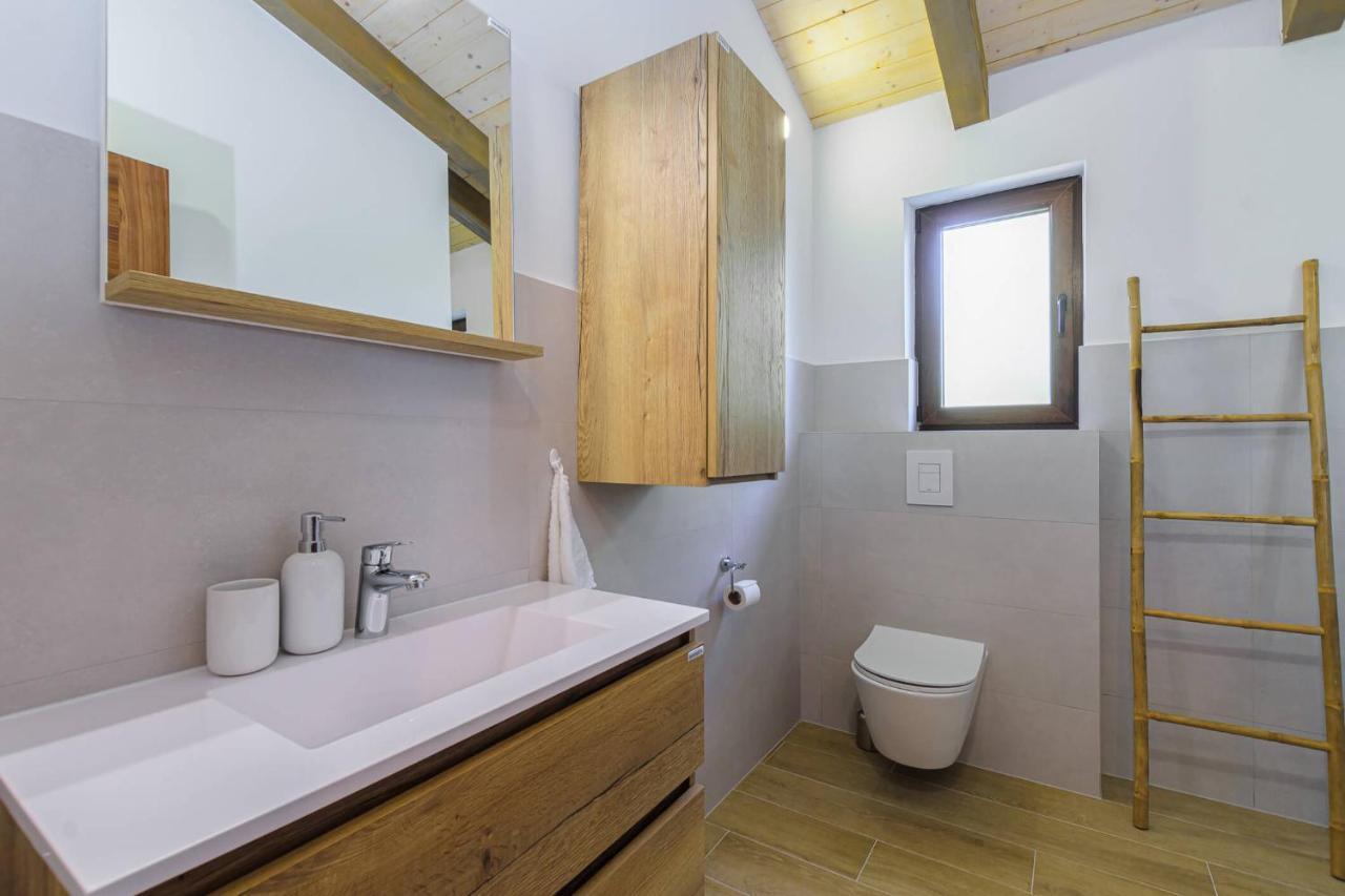 Butkovići Villa David - Luxurious Secluded Villa With A Heated Pool מראה חיצוני תמונה