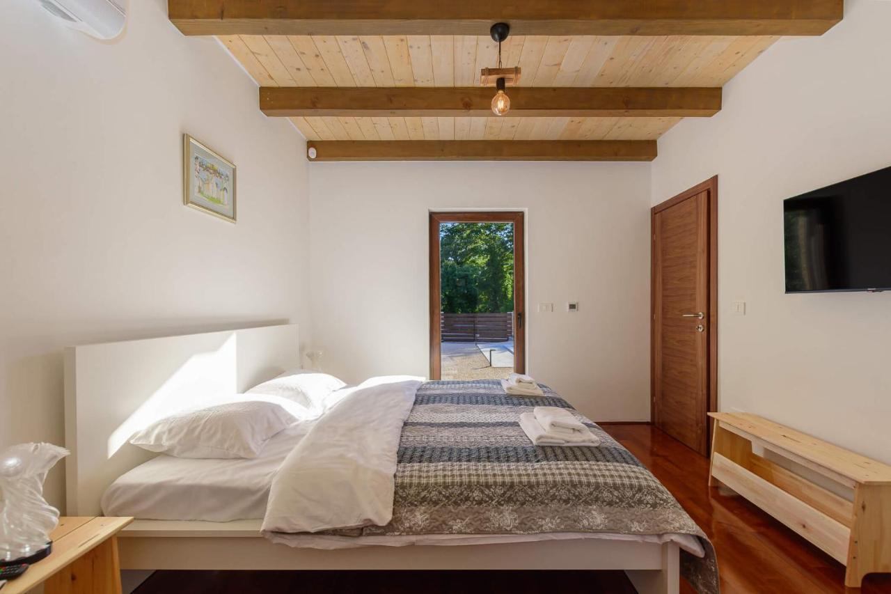 Butkovići Villa David - Luxurious Secluded Villa With A Heated Pool מראה חיצוני תמונה